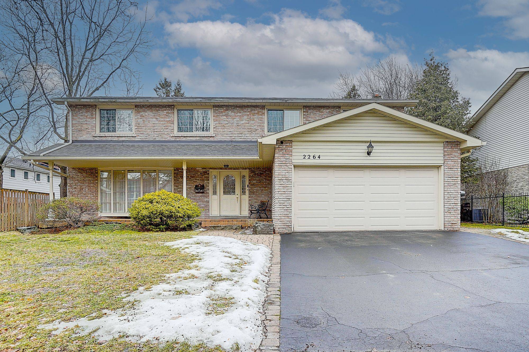 Oakville, ON L6J 5J9,2264 Bethnal Green RD