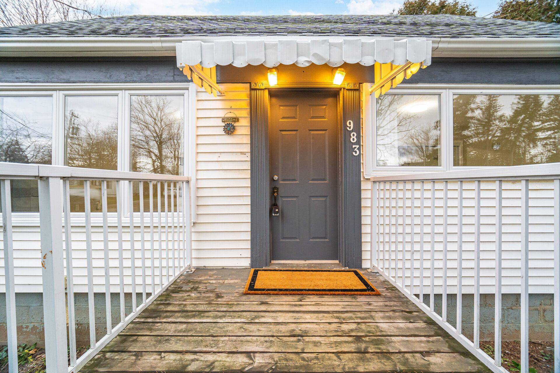 Burlington, ON L7R 3W9,983 Cleta ST