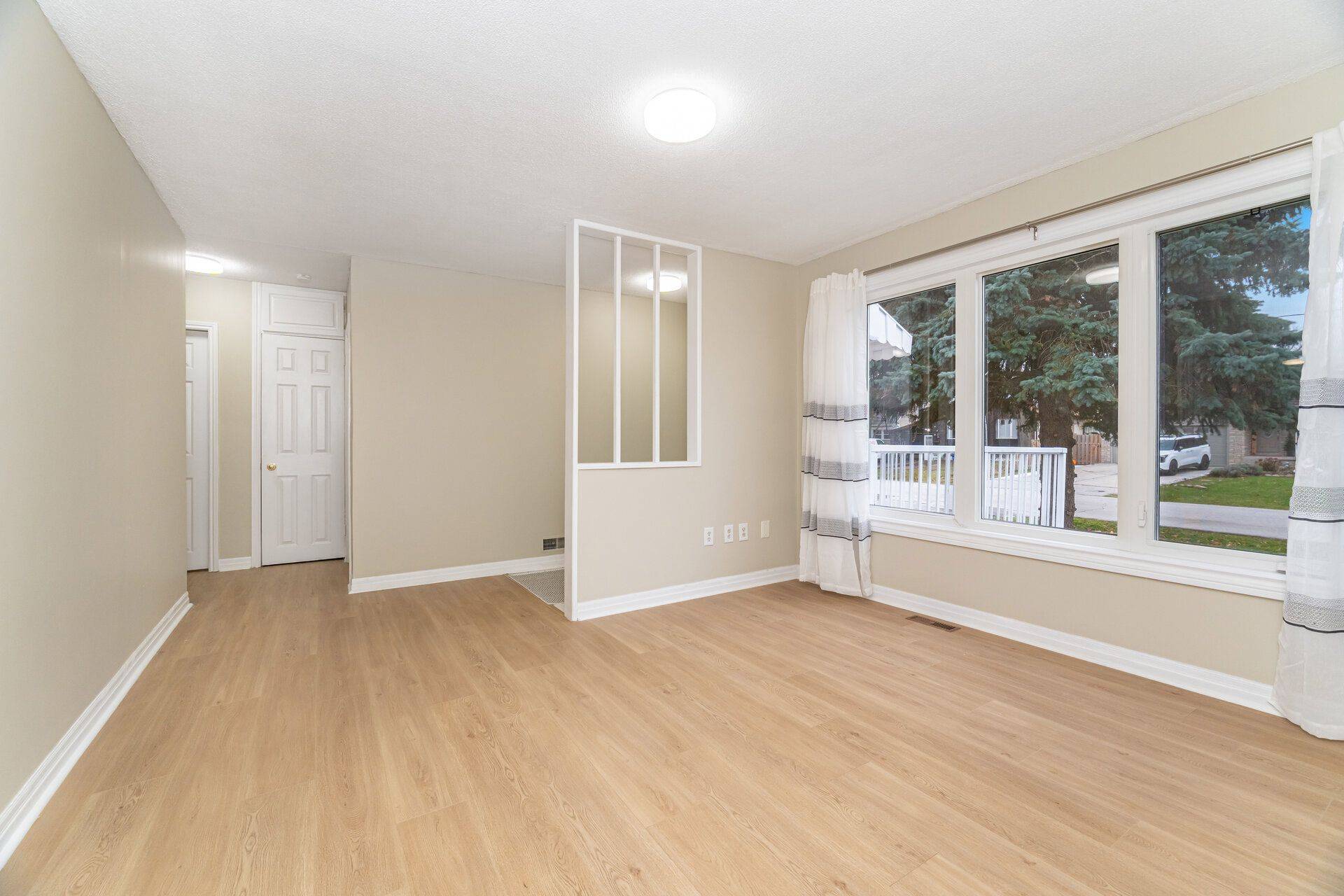 Burlington, ON L7R 3W9,983 Cleta ST