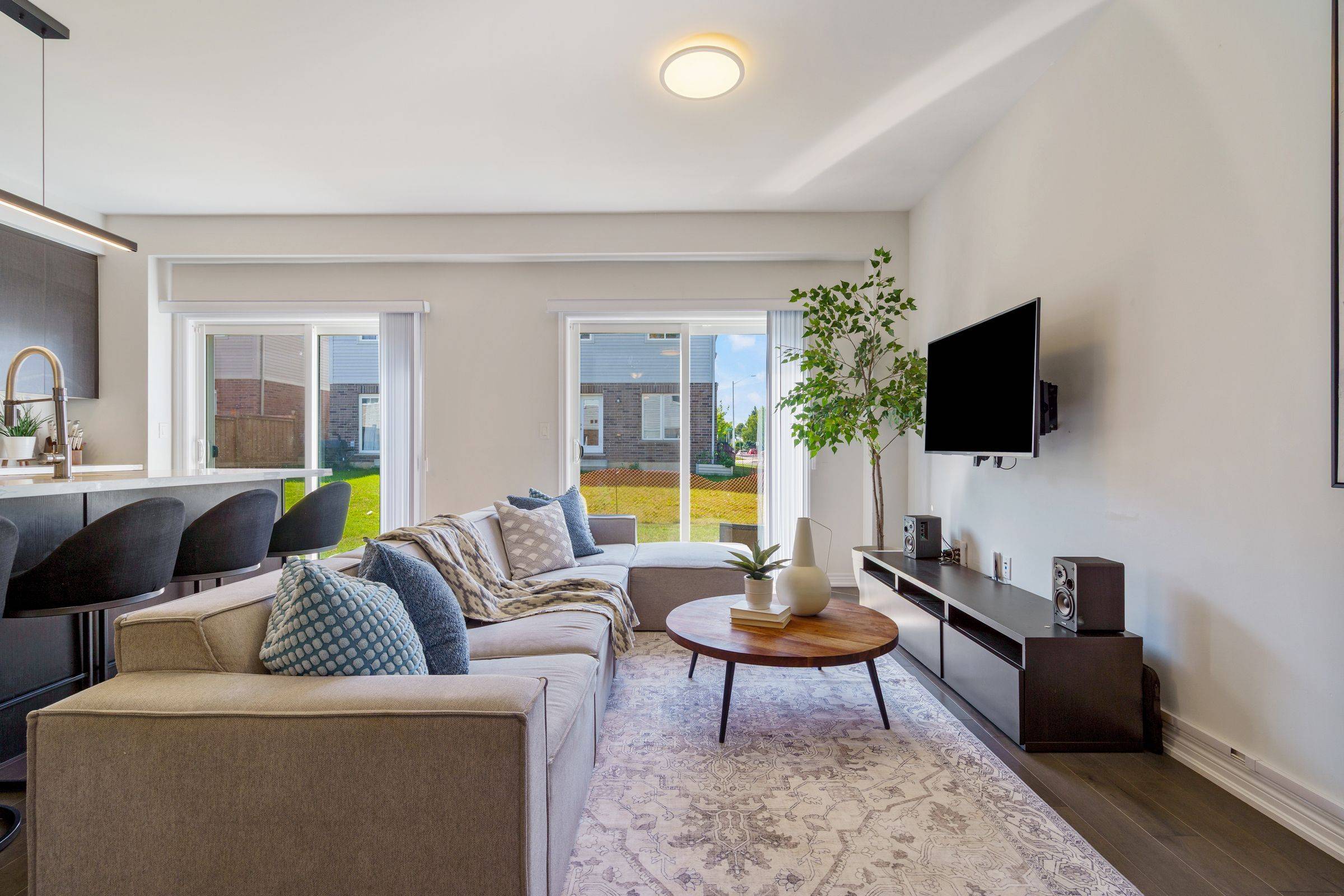 Hamilton, ON L9A 2P5,60 Bobolink RD