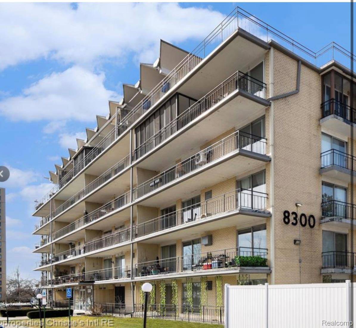 Detroit, MI 48214,8300 E Jefferson Avenue #107