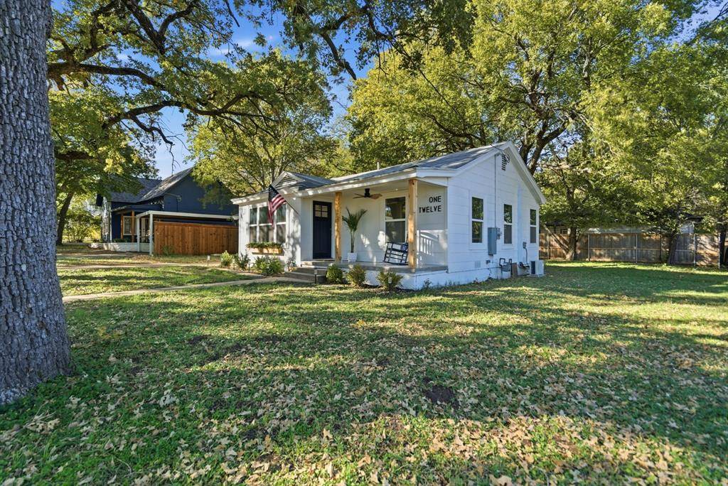 Weatherford, TX 76086,112A W Akard Street