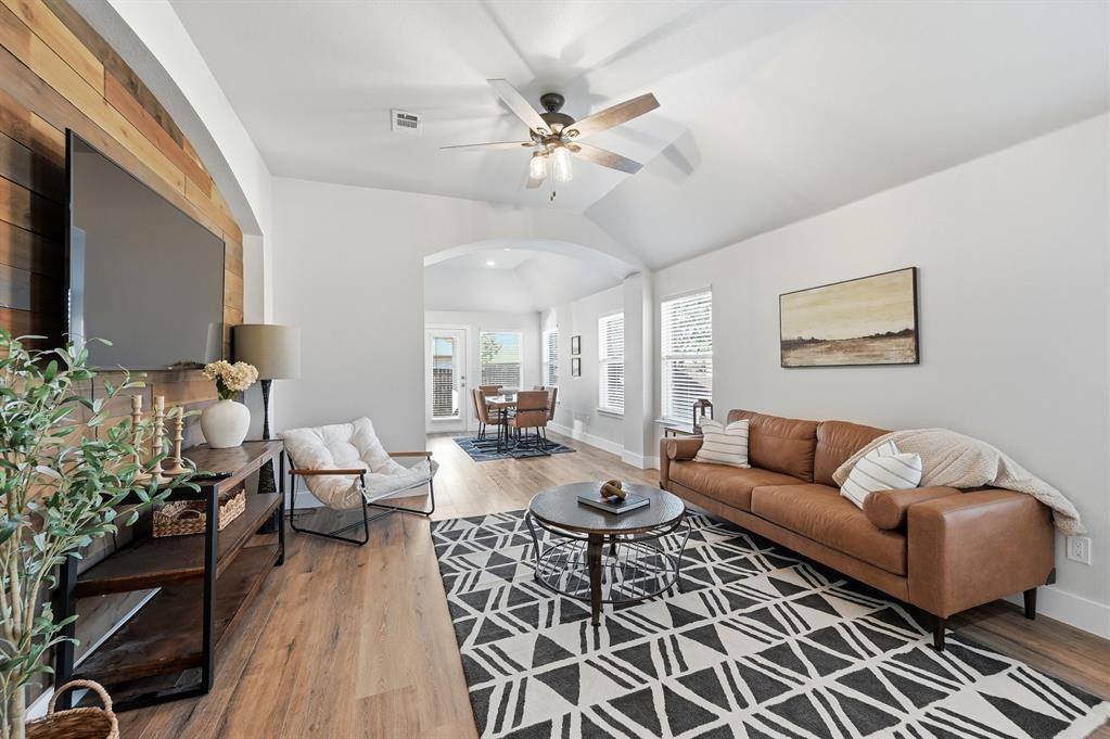 Bedford, TX 76021,3321 Versante Drive