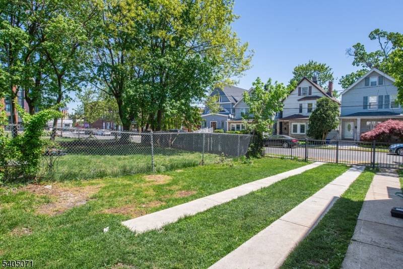 Montclair Twp., NJ 07042,17 Mission St #1