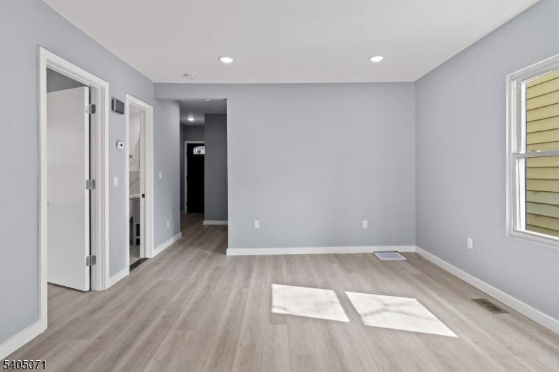 Montclair Twp., NJ 07042,17 Mission St #1