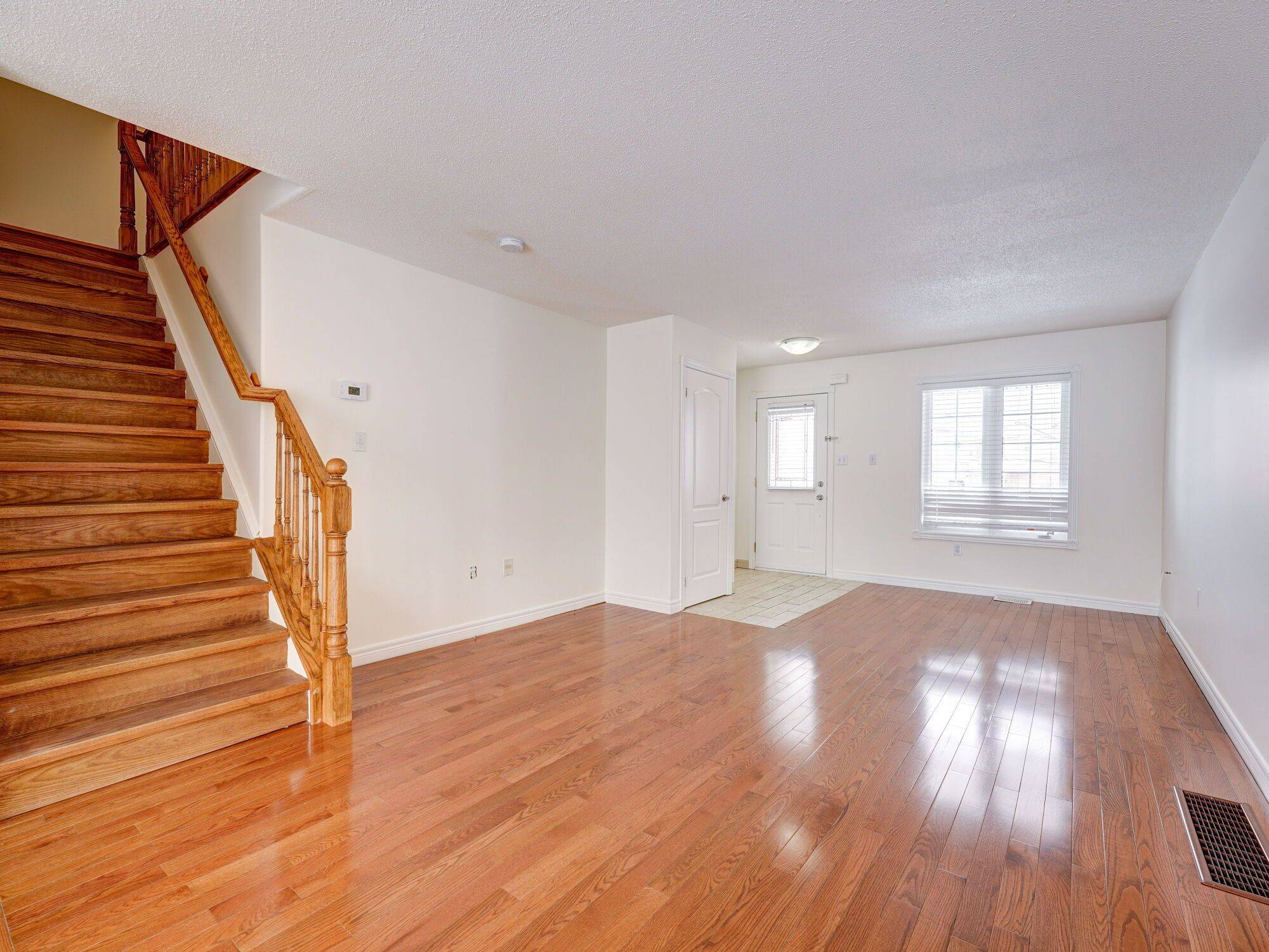 Georgina, ON L4P 4C4,22 Wrendale CRES