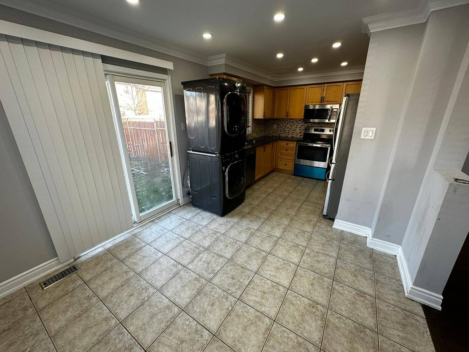 Brampton, ON L7A 2C9,25 Prince CRES