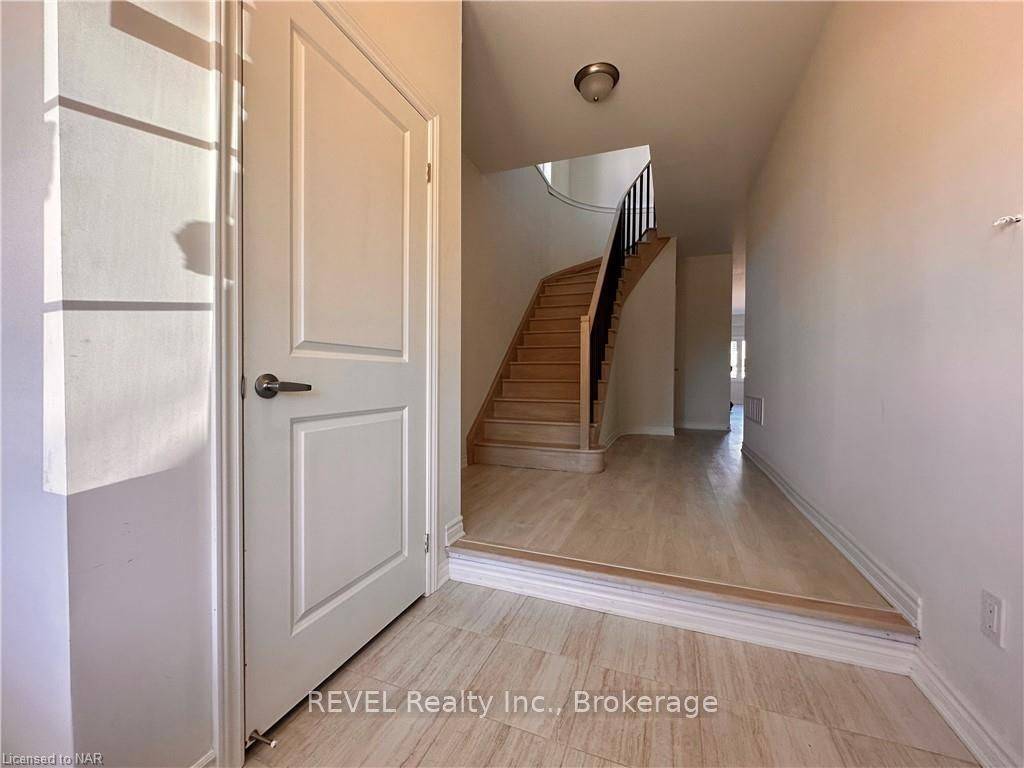 Thorold, ON L2V 0L4,25 sapphire WAY