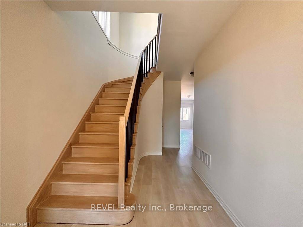 Thorold, ON L2V 0L4,25 sapphire WAY