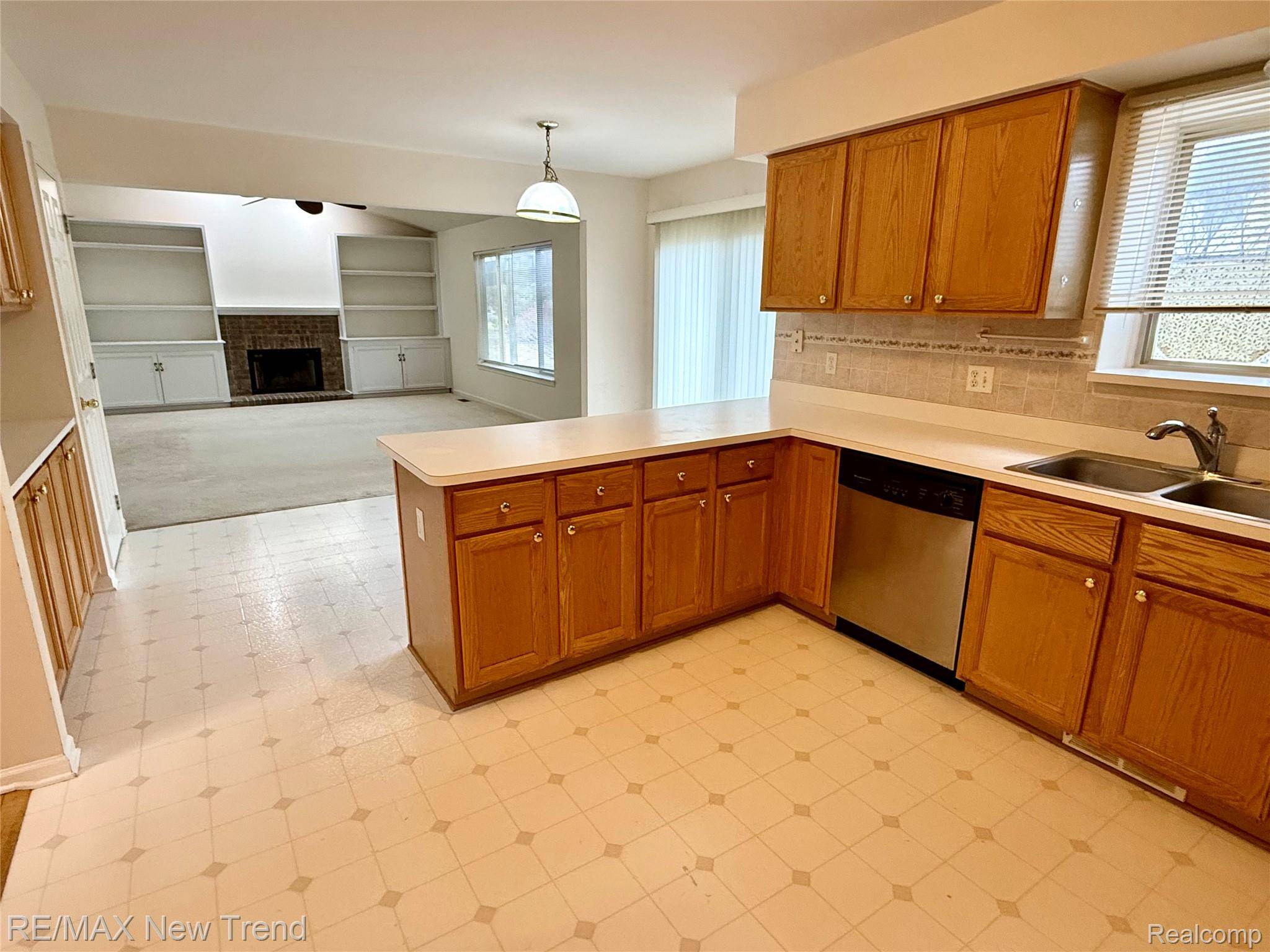 Ann Arbor, MI 48103,2399 MARQUIS CT