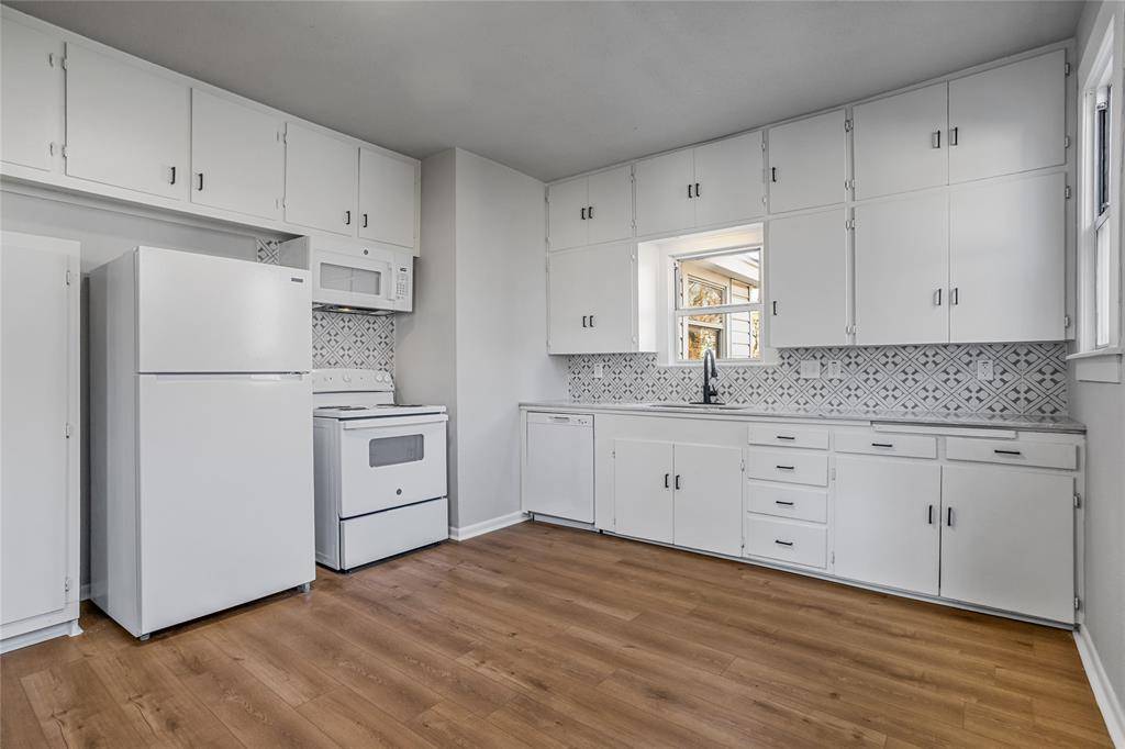 Denison, TX 75020,217 W Hull Street