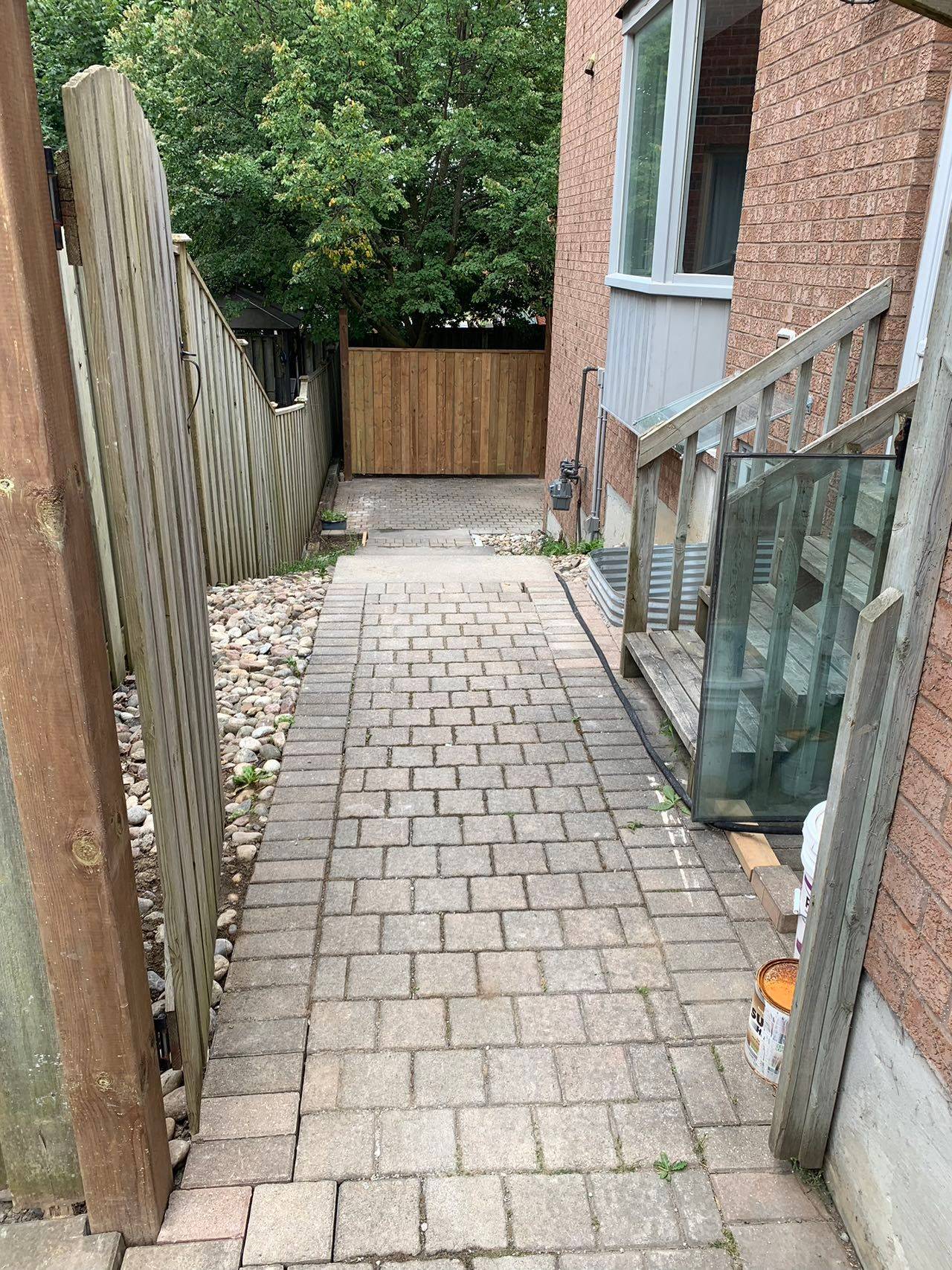 Whitby, ON L1R 1T3,21 Willowbrook DR #BSMT