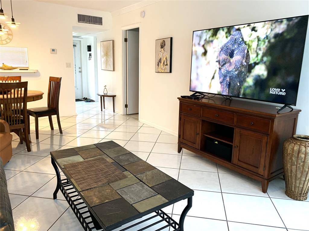 Lauderdale Lakes, FL 33319,5003 NW 35th St #508