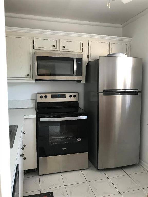 Lauderdale Lakes, FL 33319,5003 NW 35th St #508