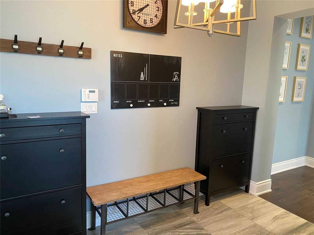 King, ON L7B 0A3,2 Castle Mountain CT