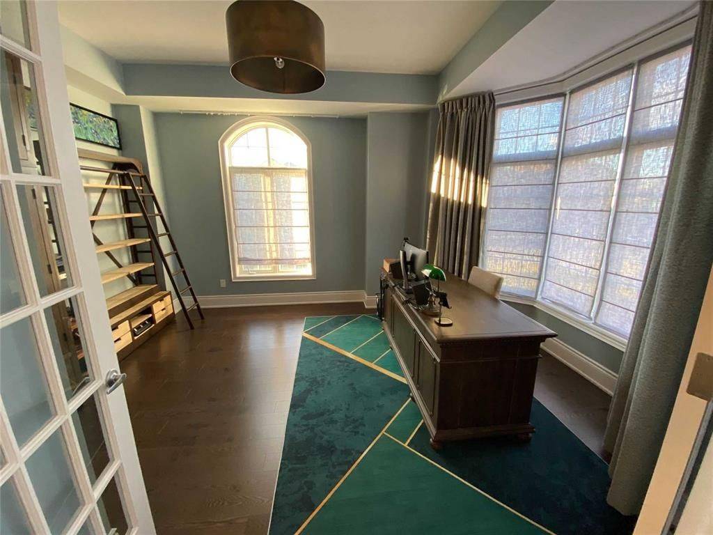 King, ON L7B 0A3,2 Castle Mountain CT