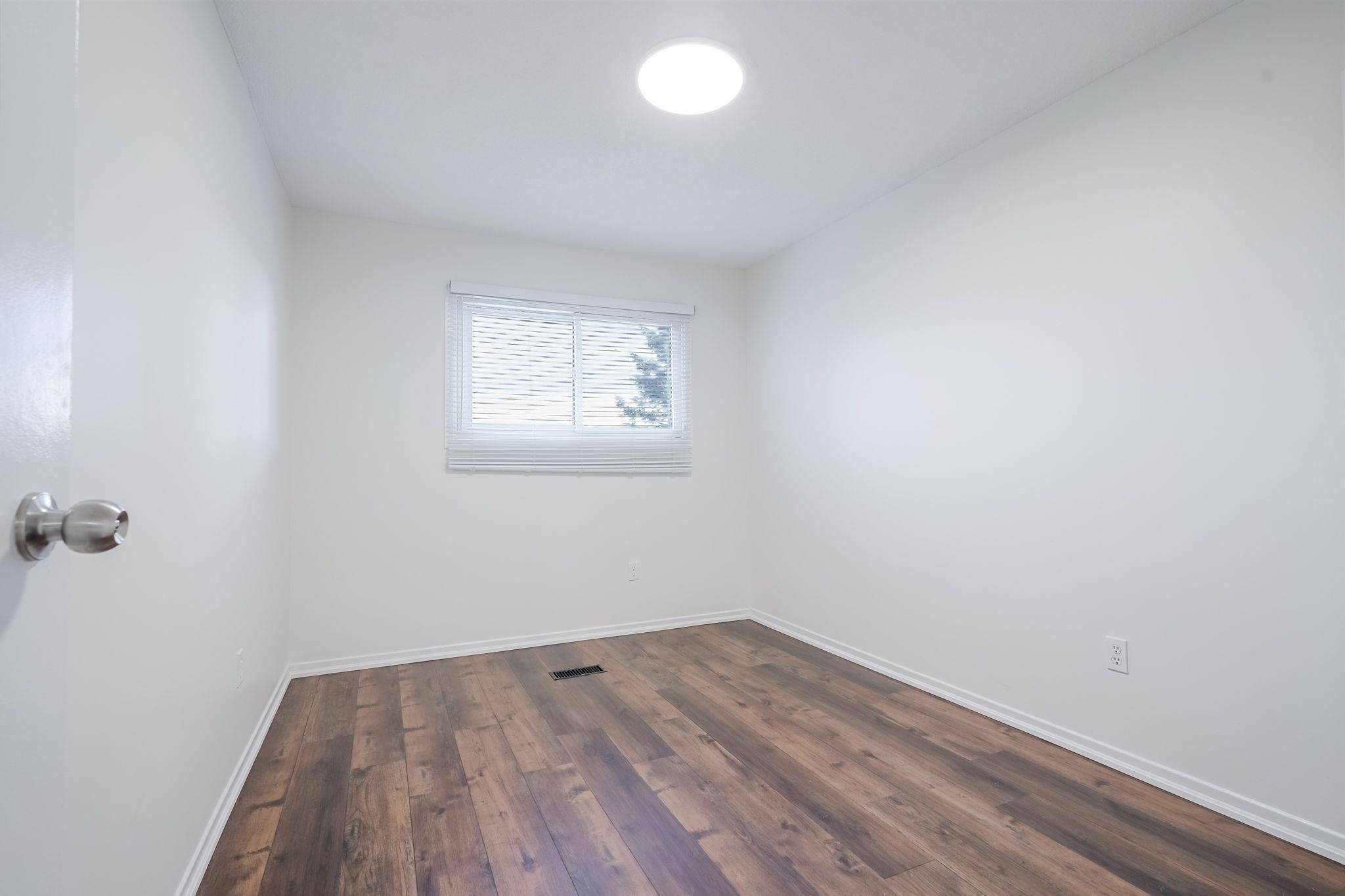 Mississauga, ON L5C 3K6,796 Thistle Down CT