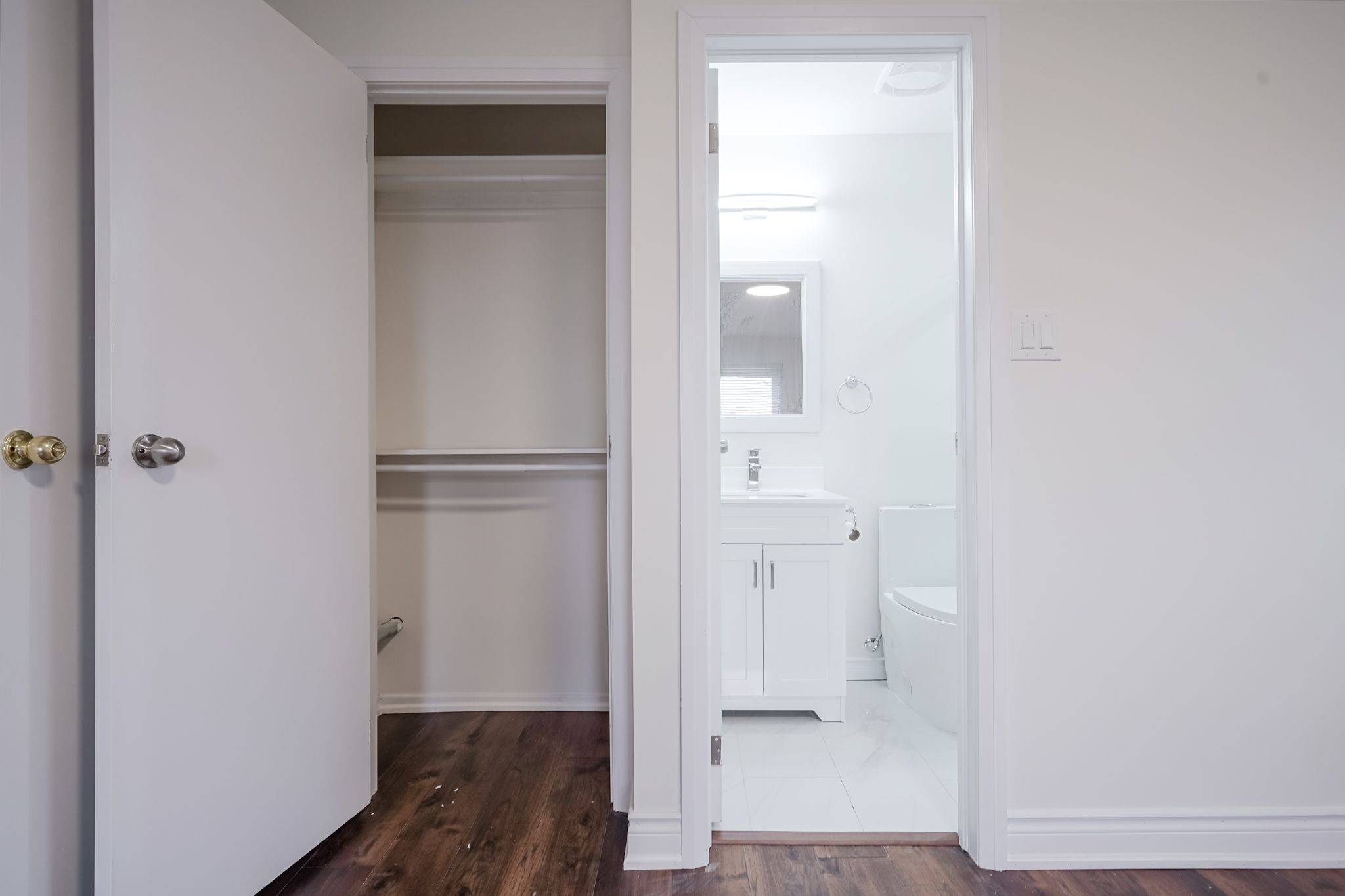 Mississauga, ON L5C 3K6,796 Thistle Down CT