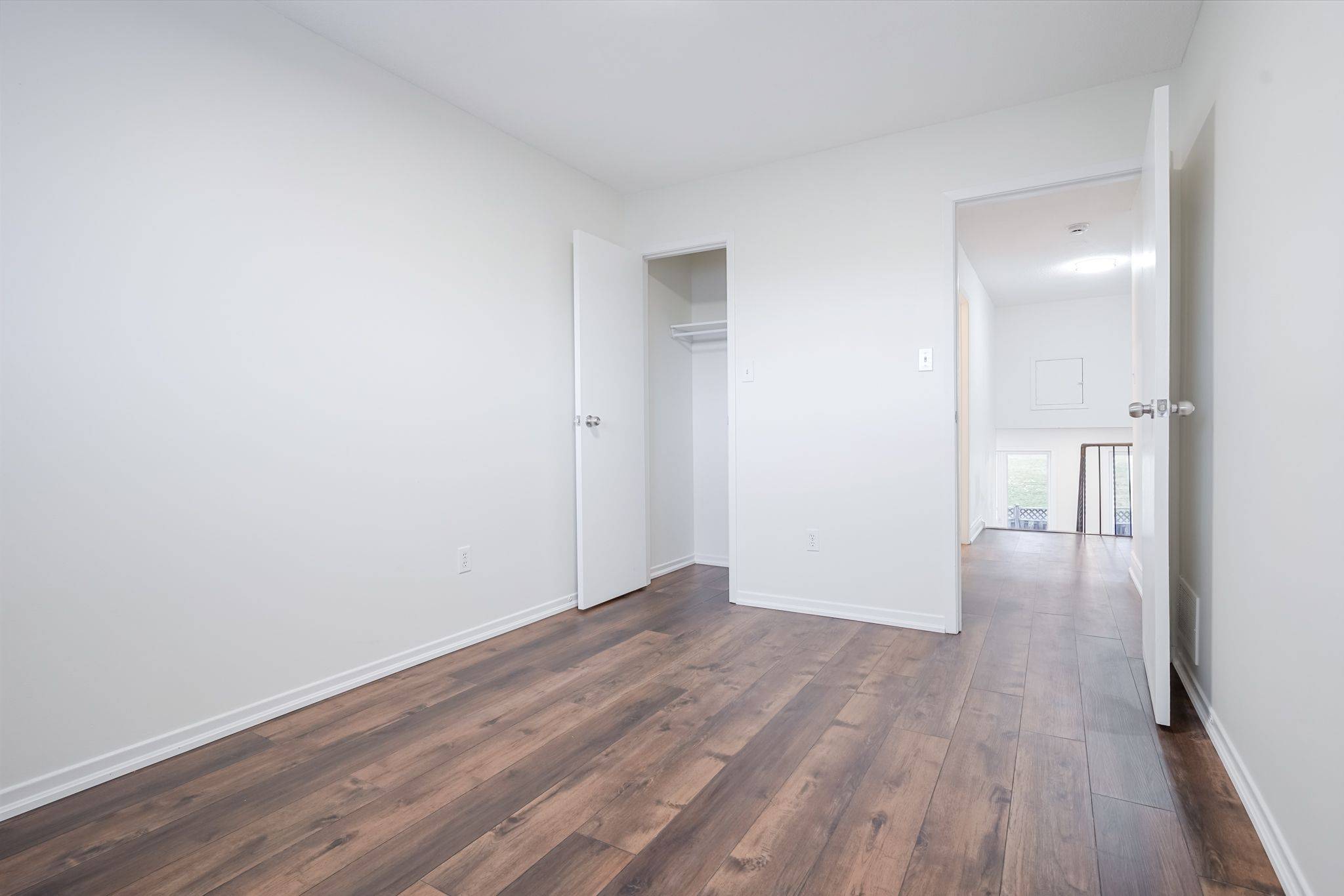 Mississauga, ON L5C 3K6,796 Thistle Down CT