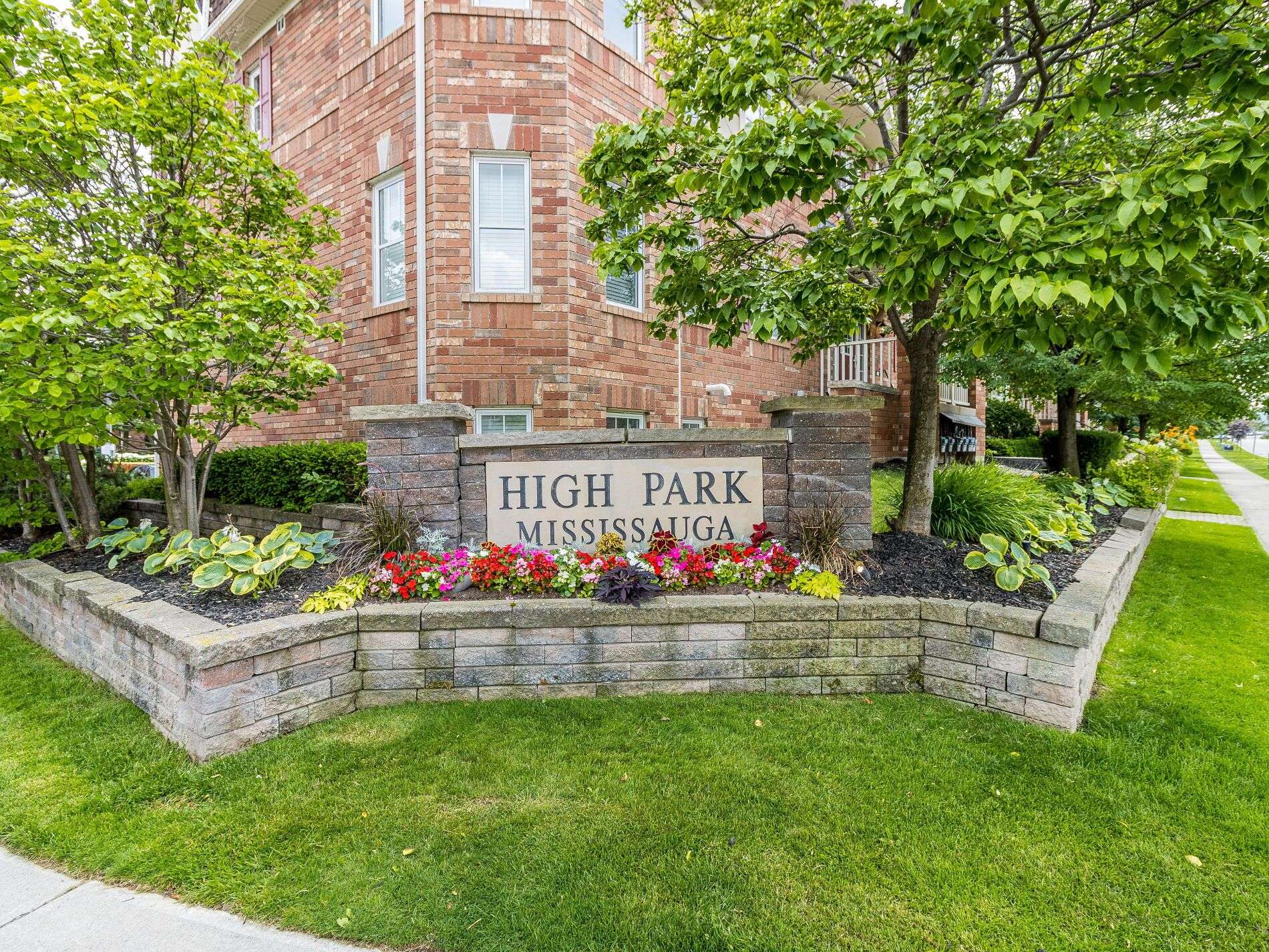 Mississauga, ON L5B 0A8,614 Shoreline DR #2