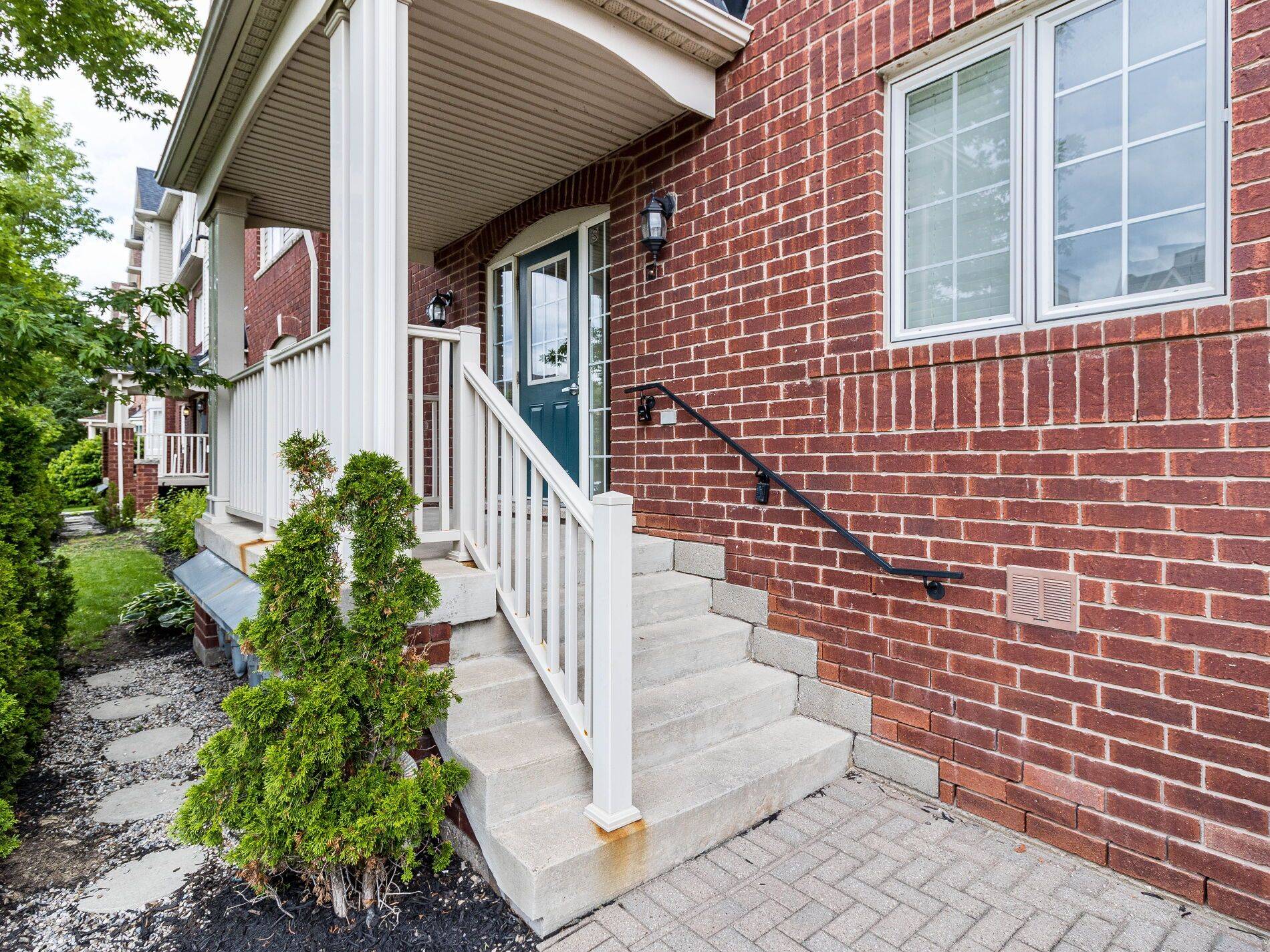 Mississauga, ON L5B 0A8,614 Shoreline DR #2