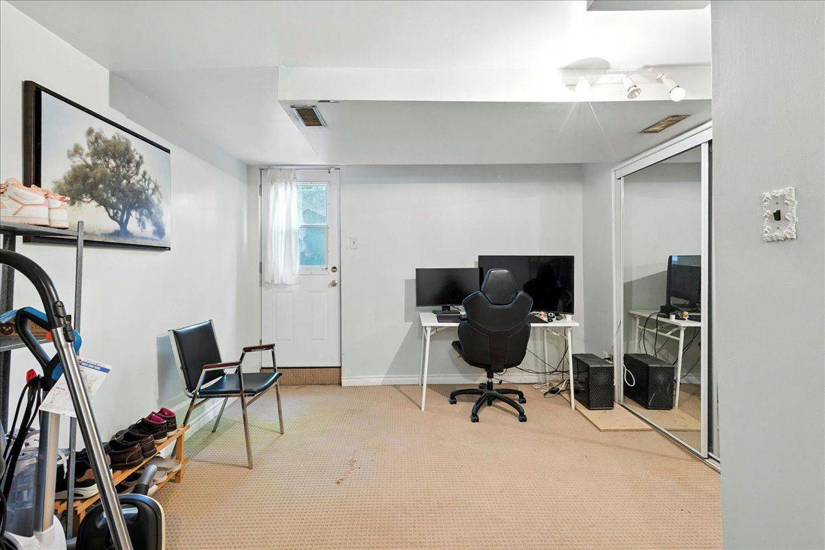 Oakville, ON L6H 2H2,1211 EIGHTH Line