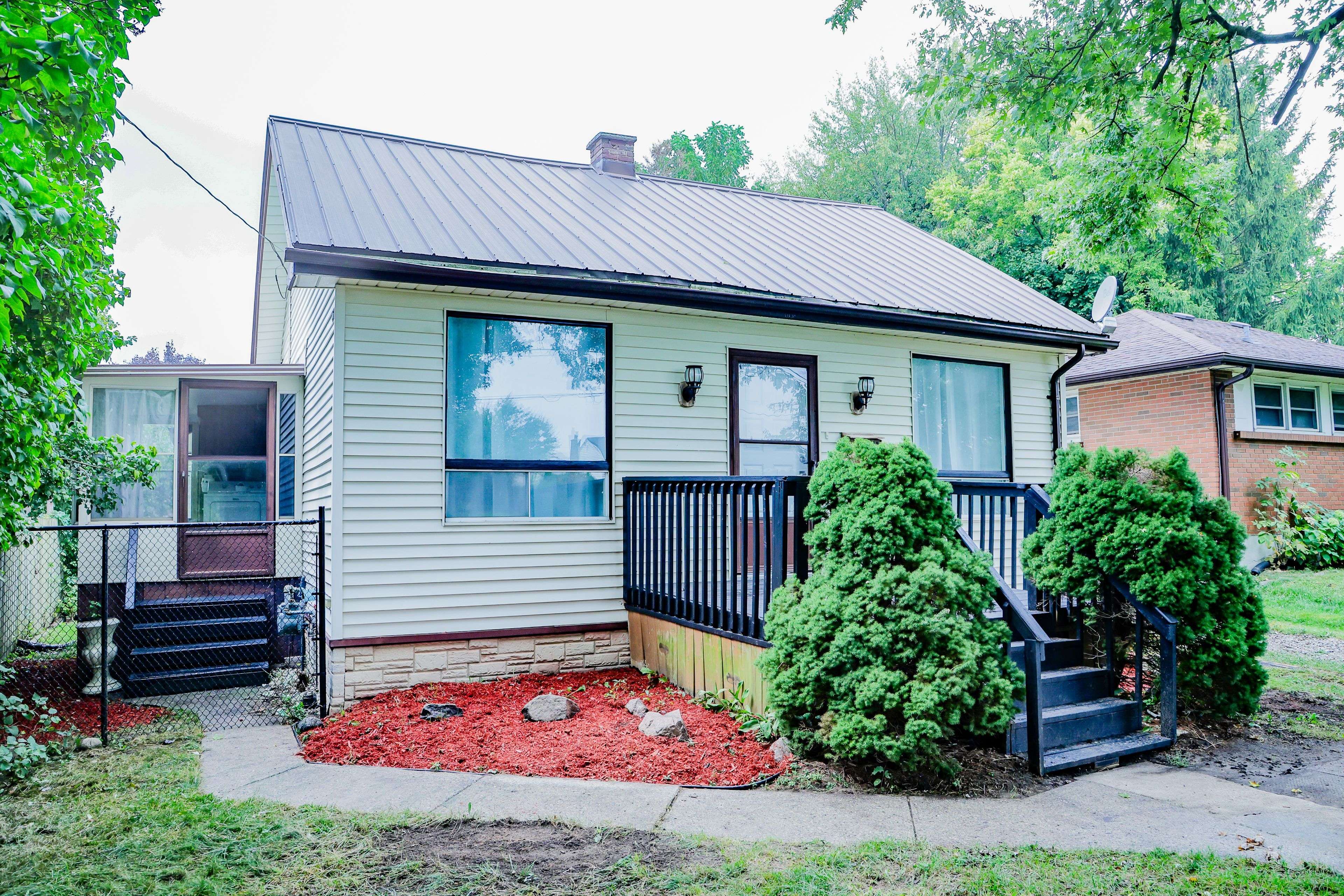 London East, ON N5W 4Y6,383 Edmonton ST