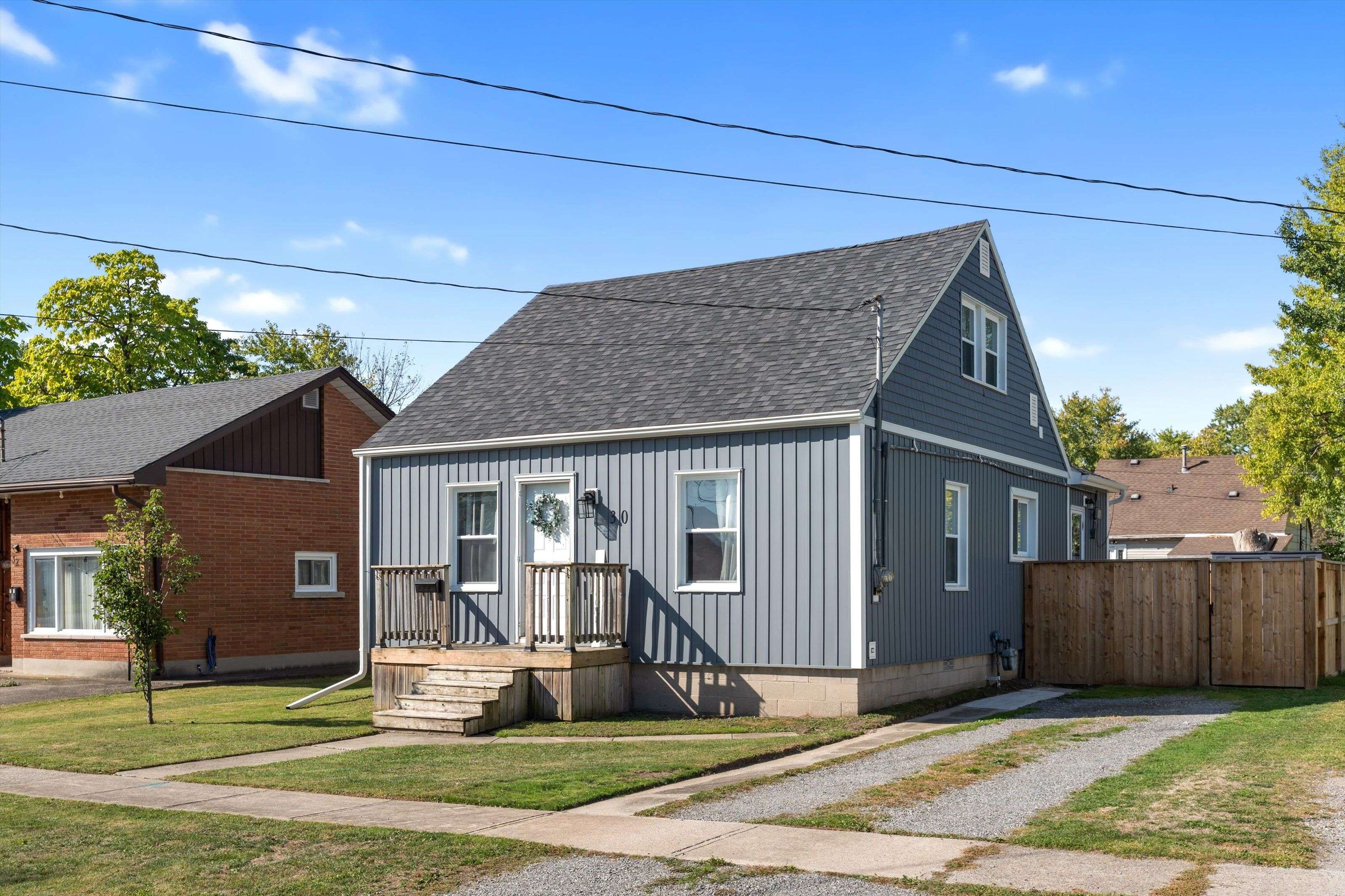 Fort Erie, ON L2A 3W4,30 Douglas ST