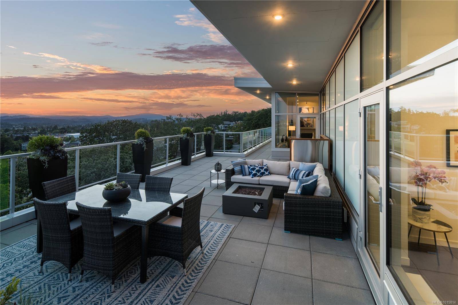 Saanich, BC V8X 0B3,4009 Rainbow Hill Lane #PH902