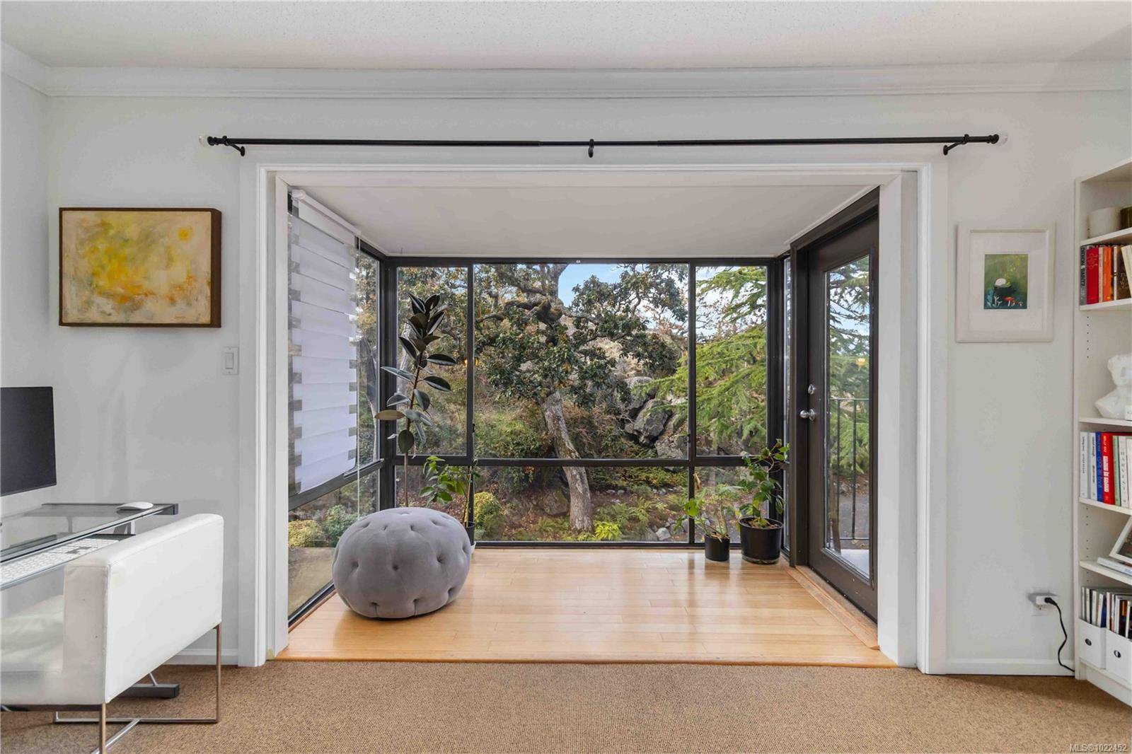 Victoria, BC V8S 3J6,1433 Faircliff Lane #410