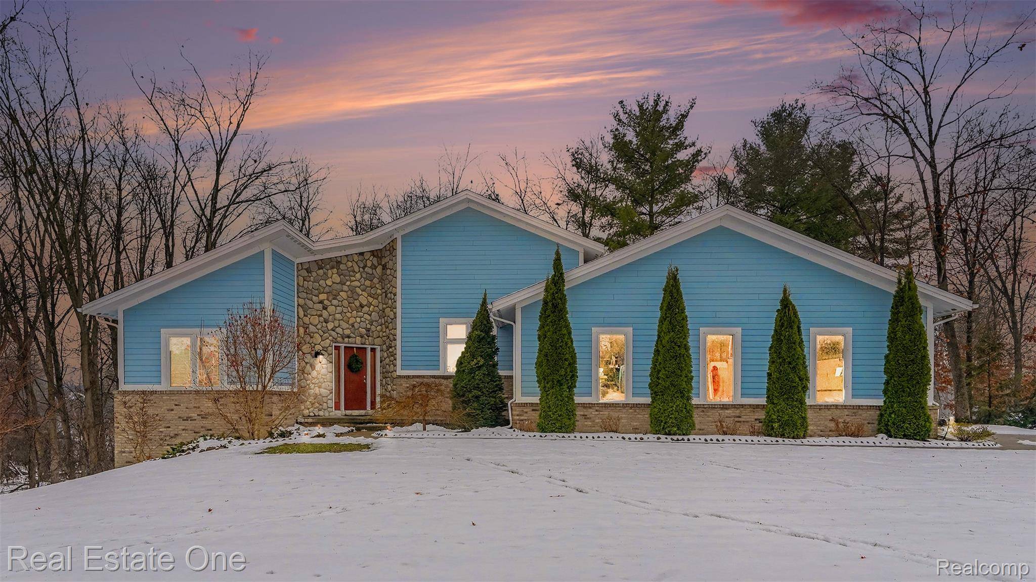 South Lyon, MI 48178,10456 Oak Shore DR