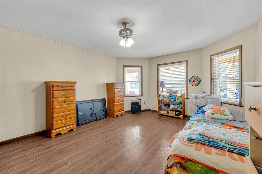 Weatherford, TX 76086,609 S Elm Street