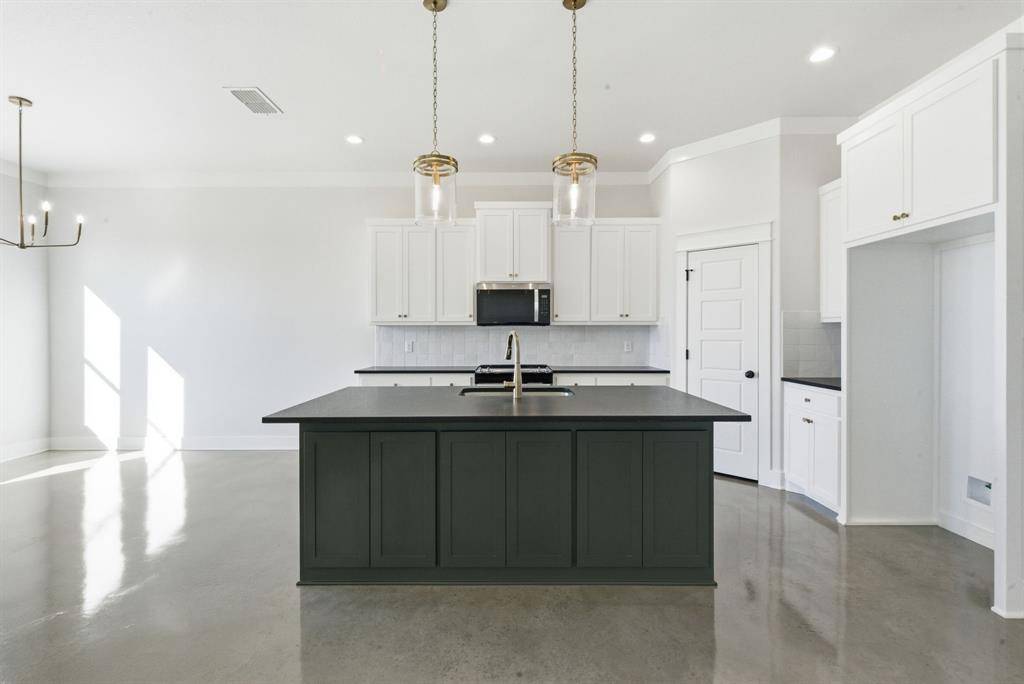 Cresson, TX 76035,1001 Paramount Drive