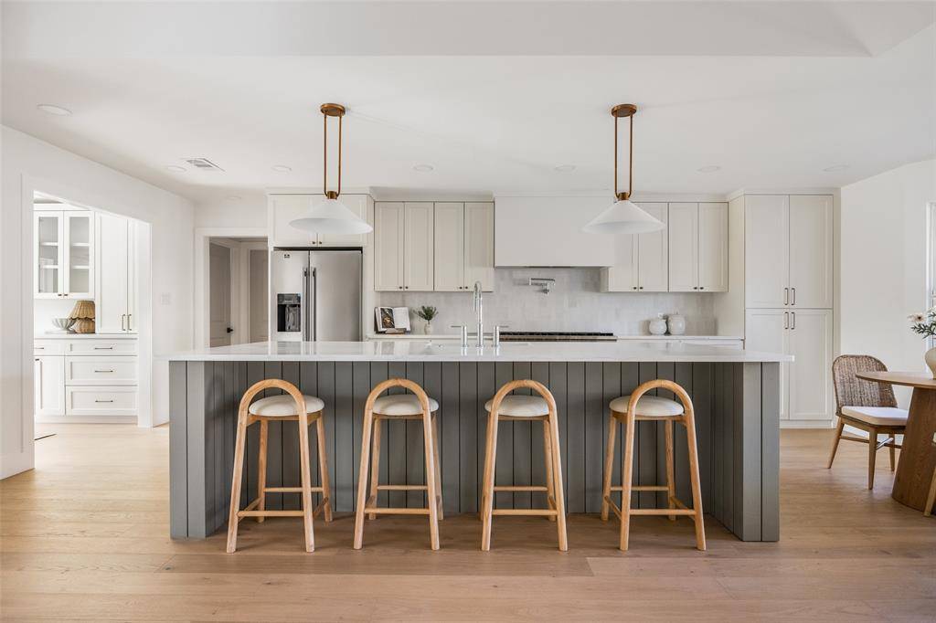 Dallas, TX 75229,3871 Duchess Trail