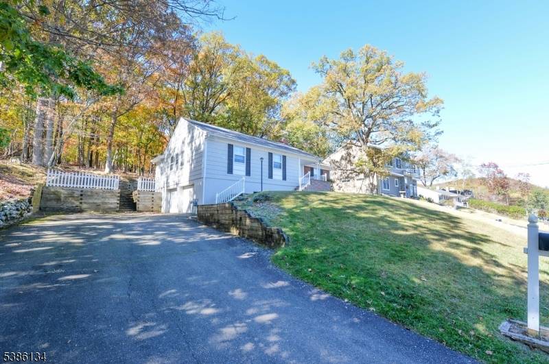 North Haledon Boro, NJ 07508,207 Degray St