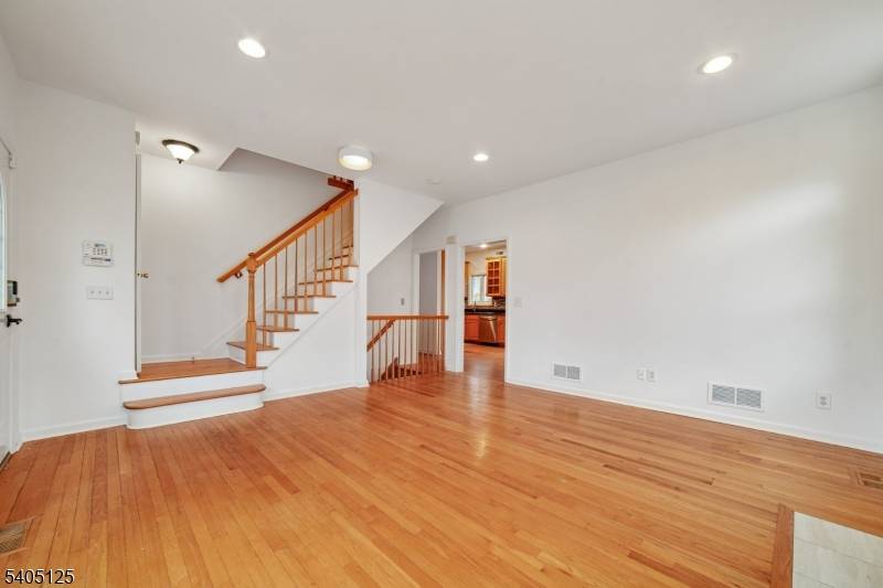 Summit City, NJ 07901,17 Grove St