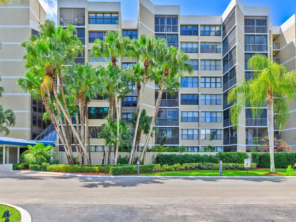 Weston, FL 33326,16300 Golf Club Rd #719