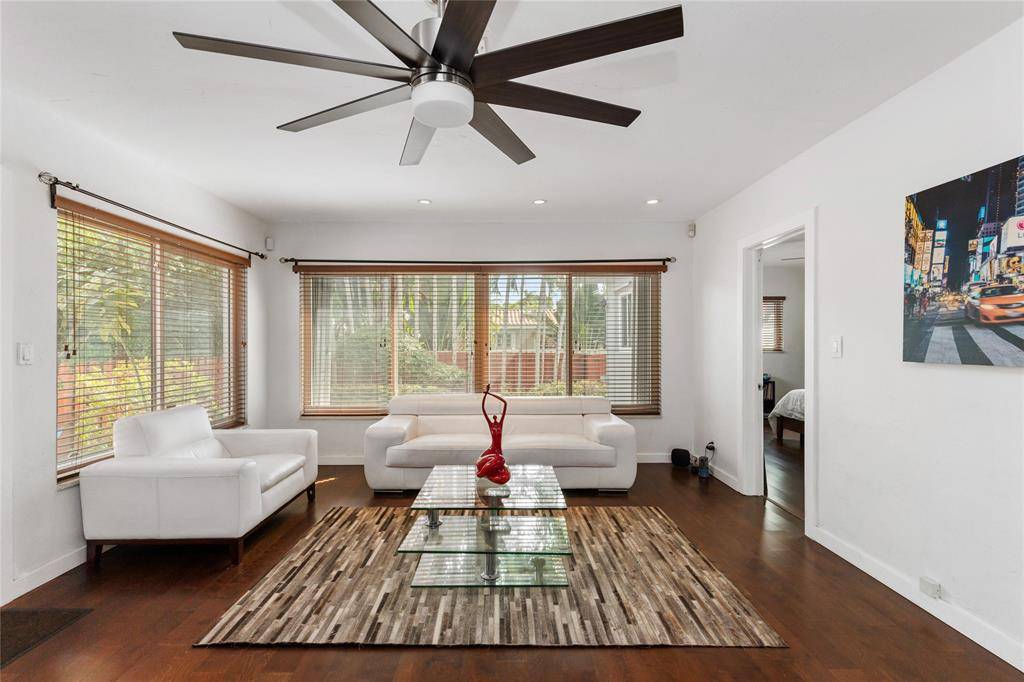 Hollywood, FL 33019,1230 Hollywood Blvd