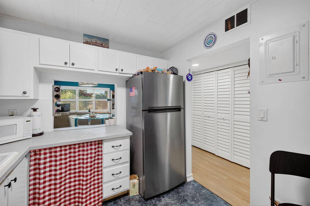 Pompano Beach, FL 33069,2312 S Cypress Bend Dr #405