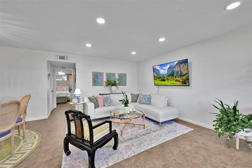 Boynton Beach, FL 33435,211 Bayview Ave #C