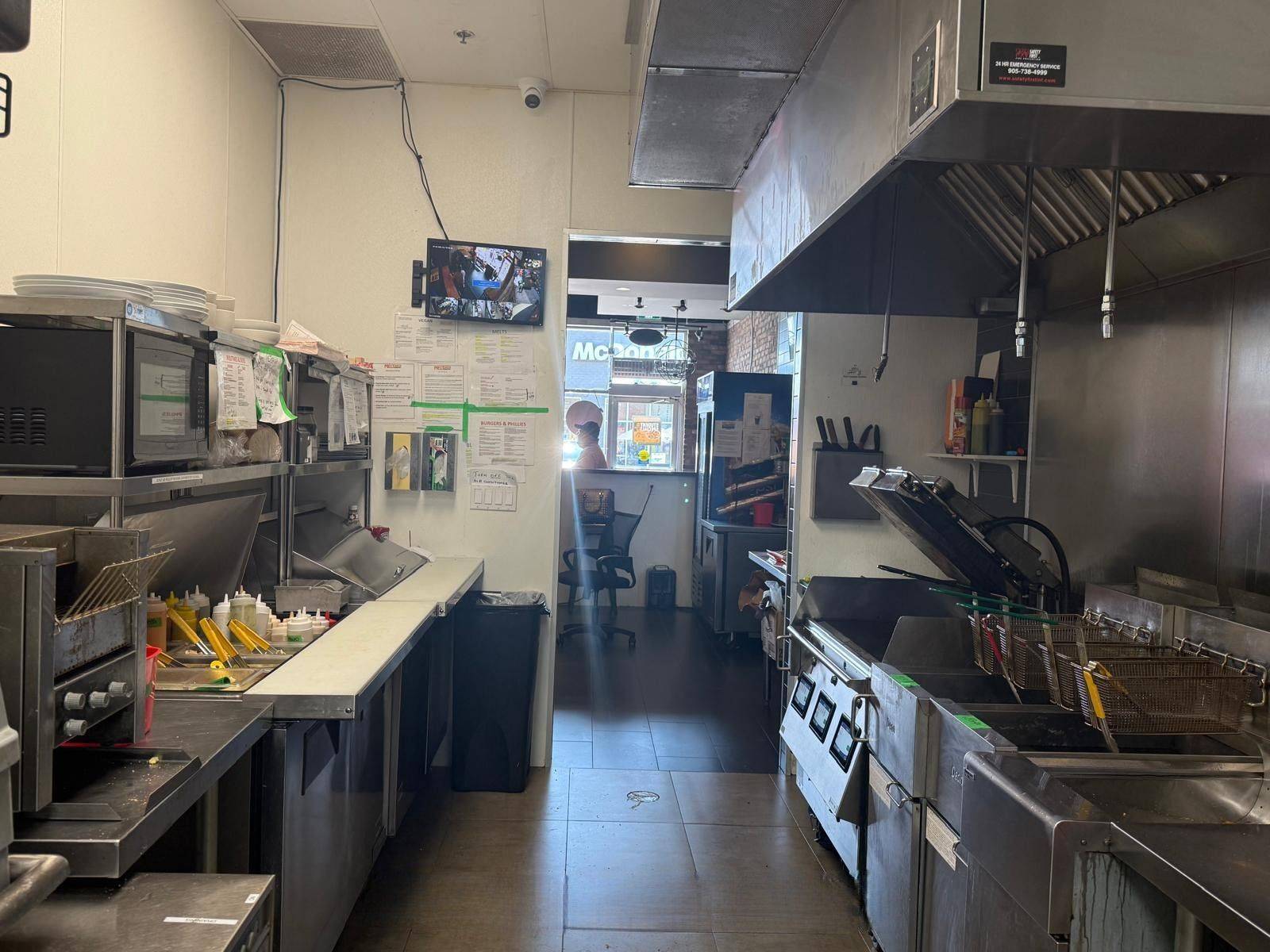 Milton, ON L9T 0R3,101 James Snow Pkwy N #4