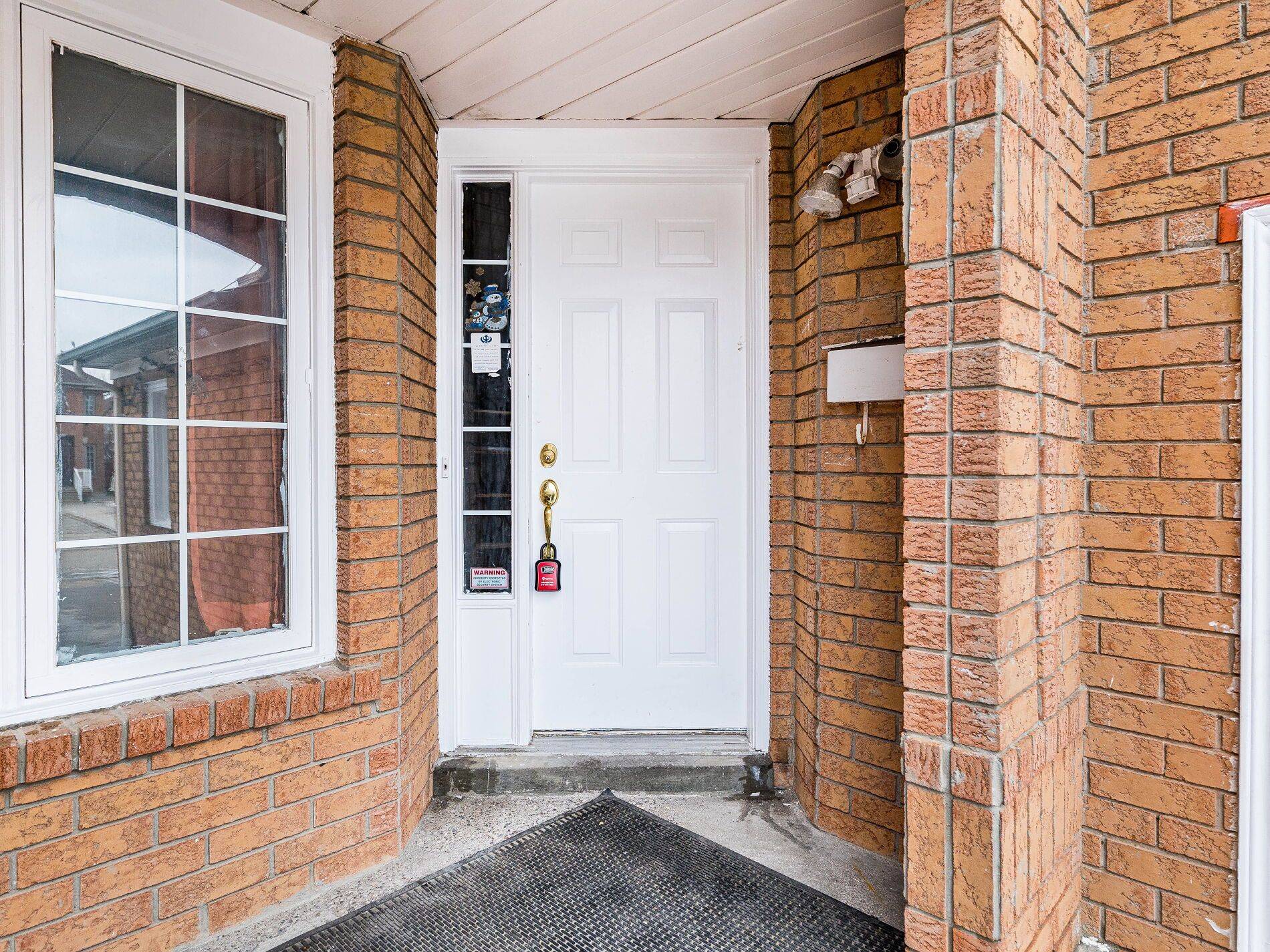 Brampton, ON L6R 1R2,33 Fiddleneck CRES