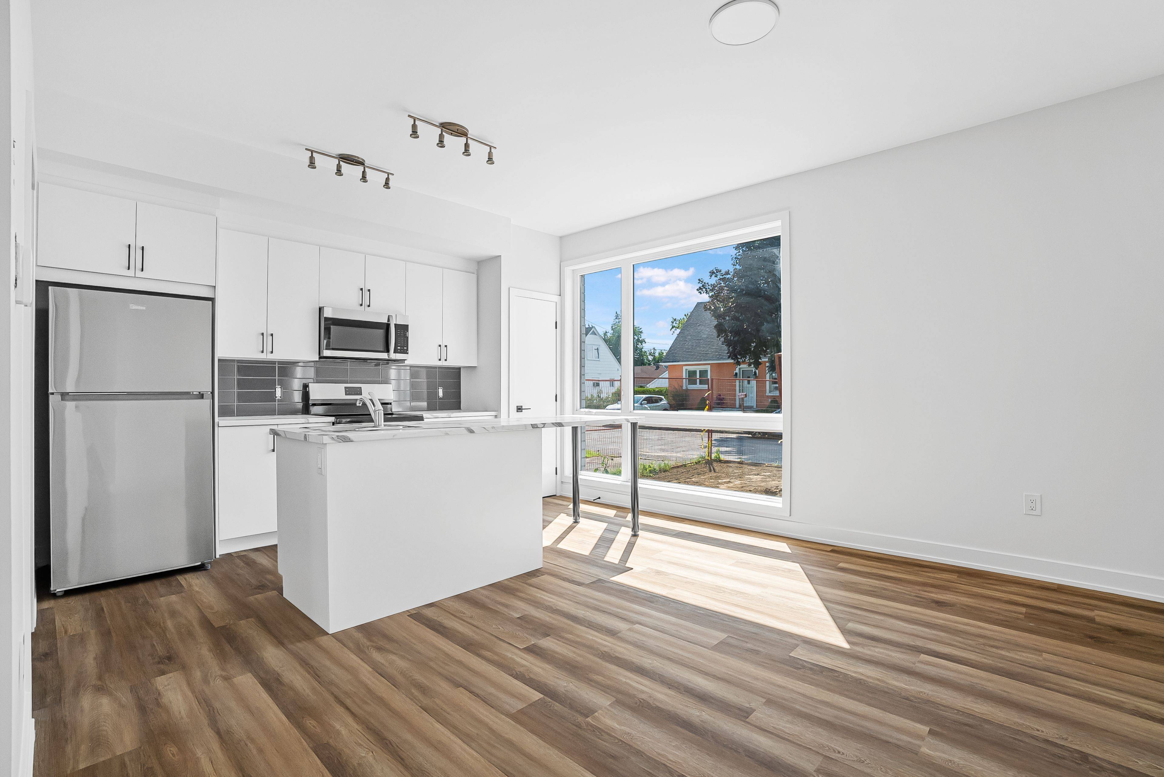 Vanier And Kingsview Park, ON K1L 6V3,391 Dieppe ST #01