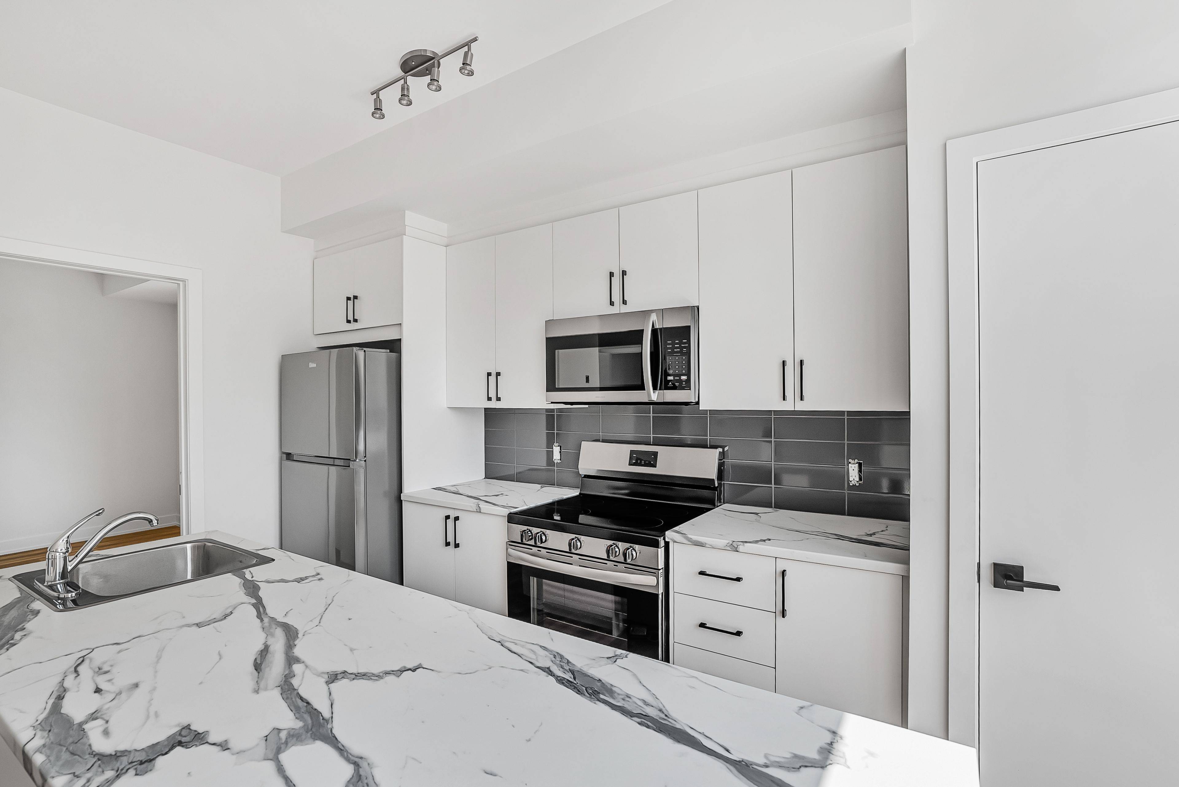 Vanier And Kingsview Park, ON K1L 6V3,391 Dieppe ST #01