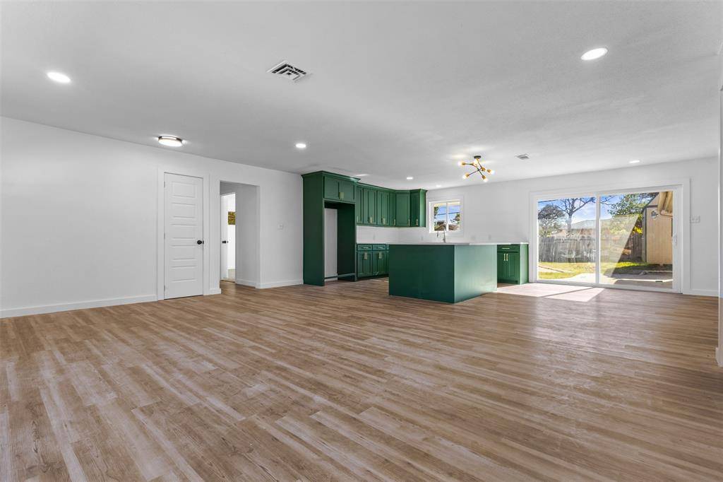 Dallas, TX 75232,924 Whitestone Lane