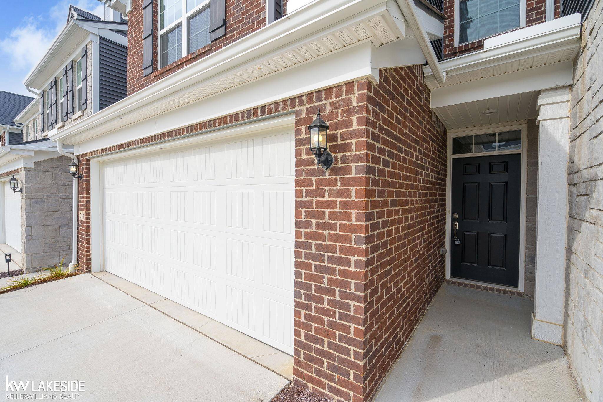 Rochester, MI 48307,324 Strawberry DR