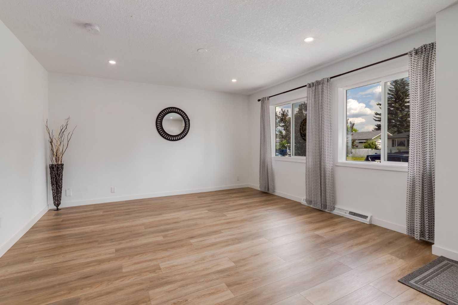 Calgary, AB T2A 1H6,1321 39 ST SE