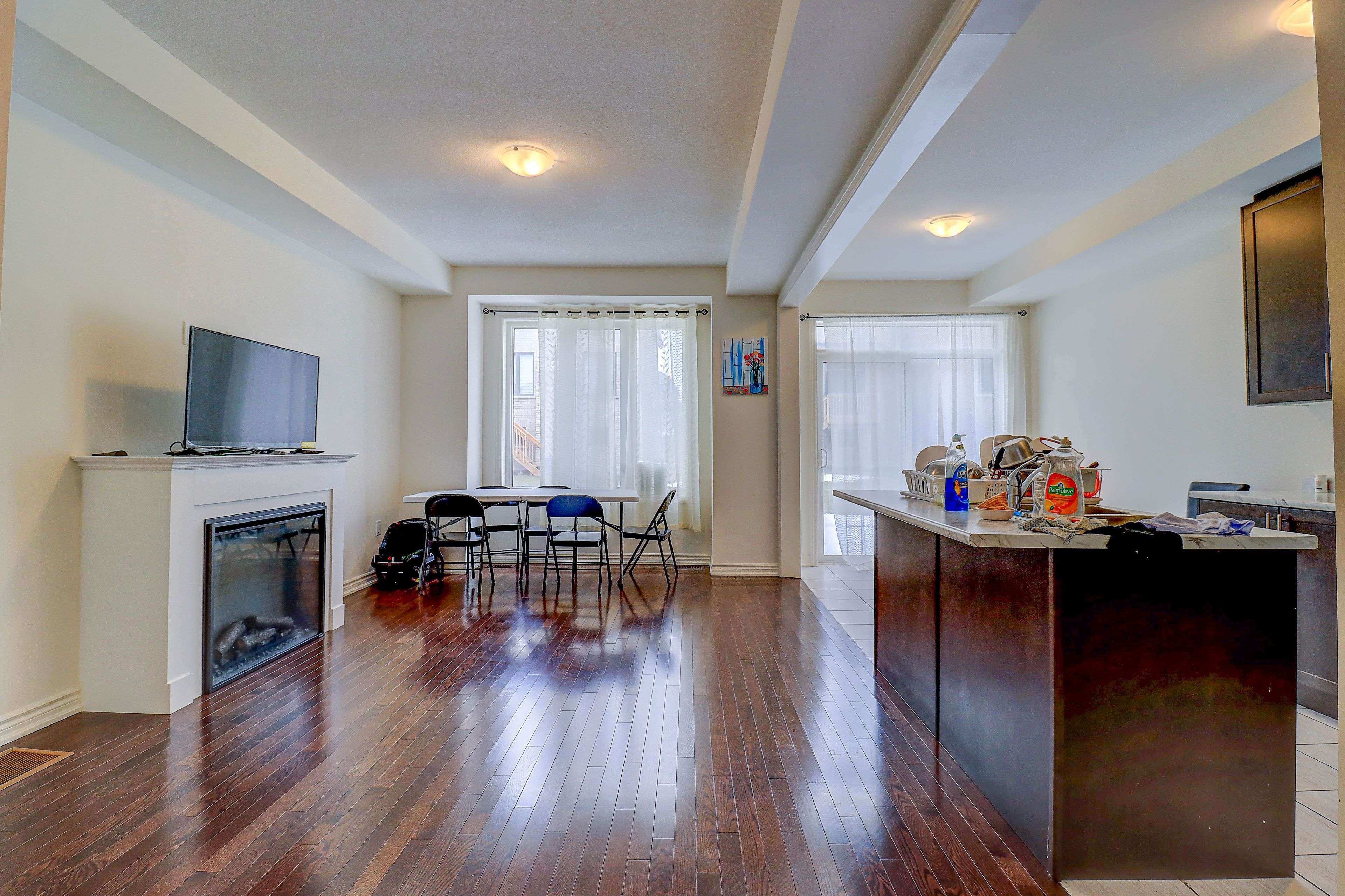 Oshawa, ON L1H 8L7,1222 Rexton DR