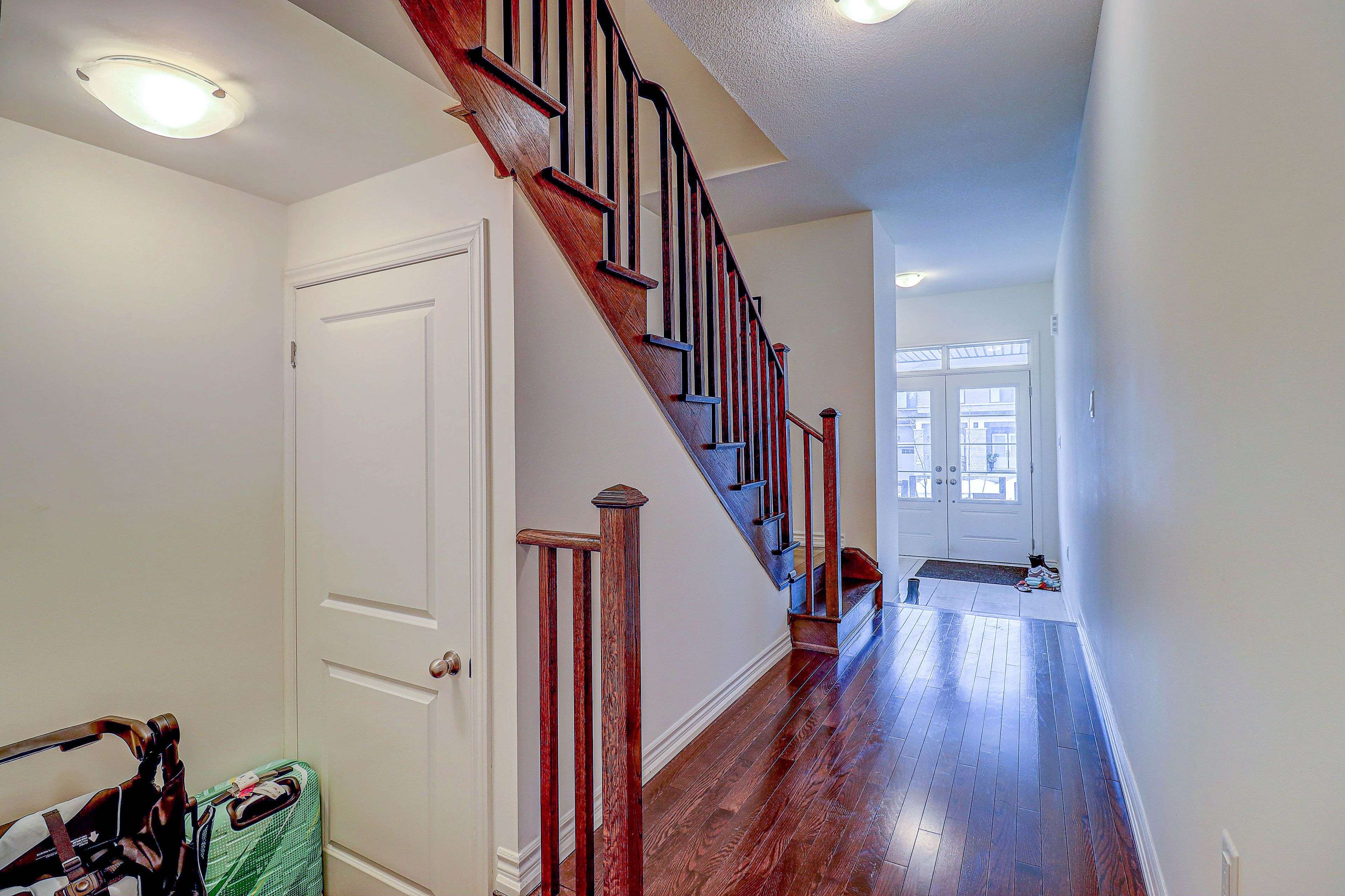 Oshawa, ON L1H 8L7,1222 Rexton DR