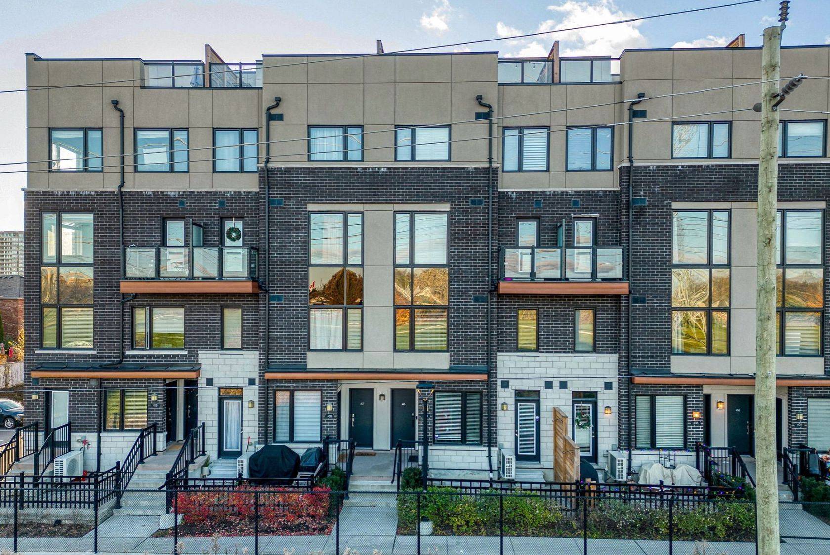 Pickering, ON L1V 0E9,1555 Kingston RD #404